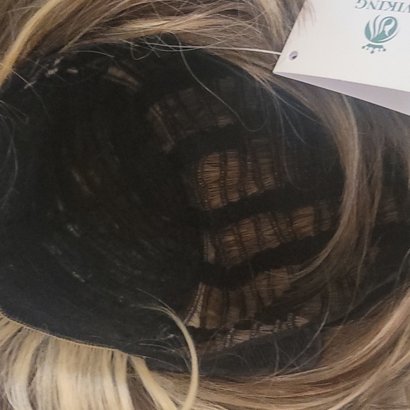 Swiking heat resistant synthetic fiber wig NWT Model: 8034 Color: 3M# - Picture 5 of 5